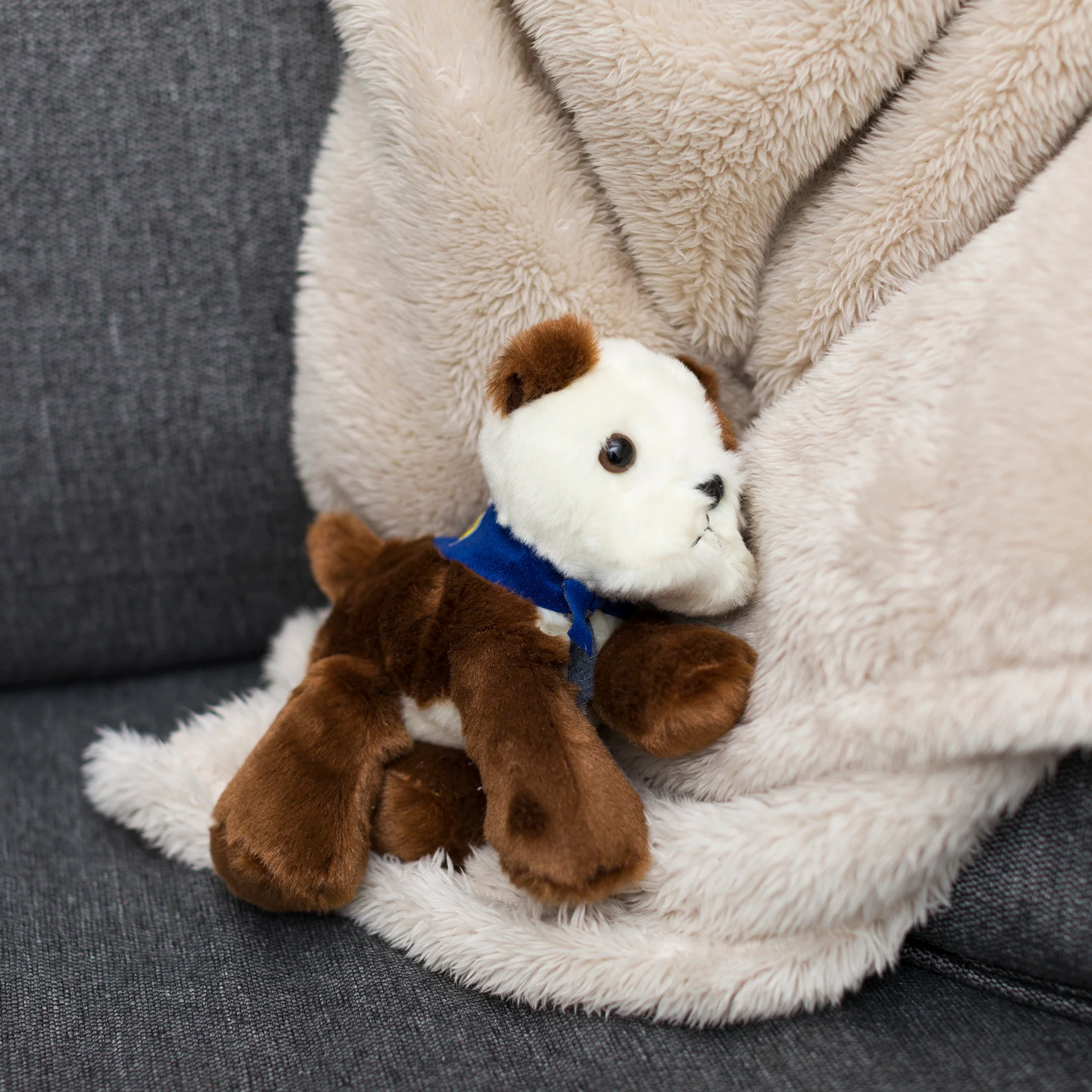 Bulldog with Mane 'n Tail Blue Bandana - Image 4